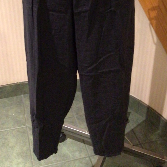 NWT genie like ankle/capris pants also comes with extra button - Picture 2 of 9